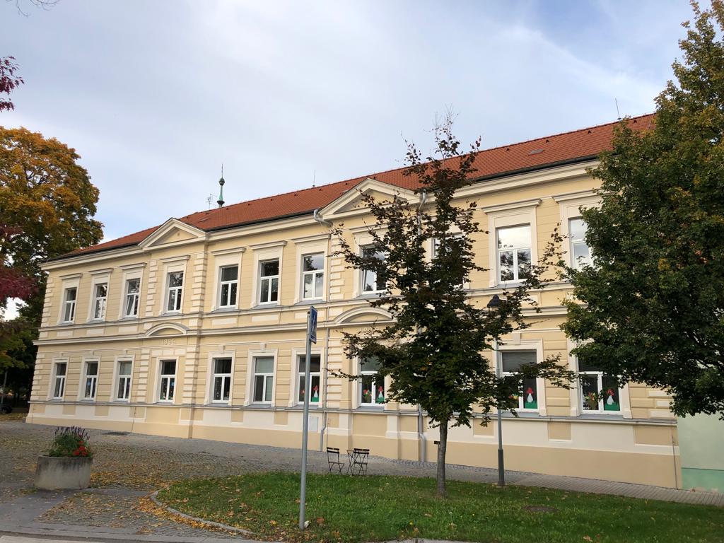 Oprava fasády - ZŠ Vinoř