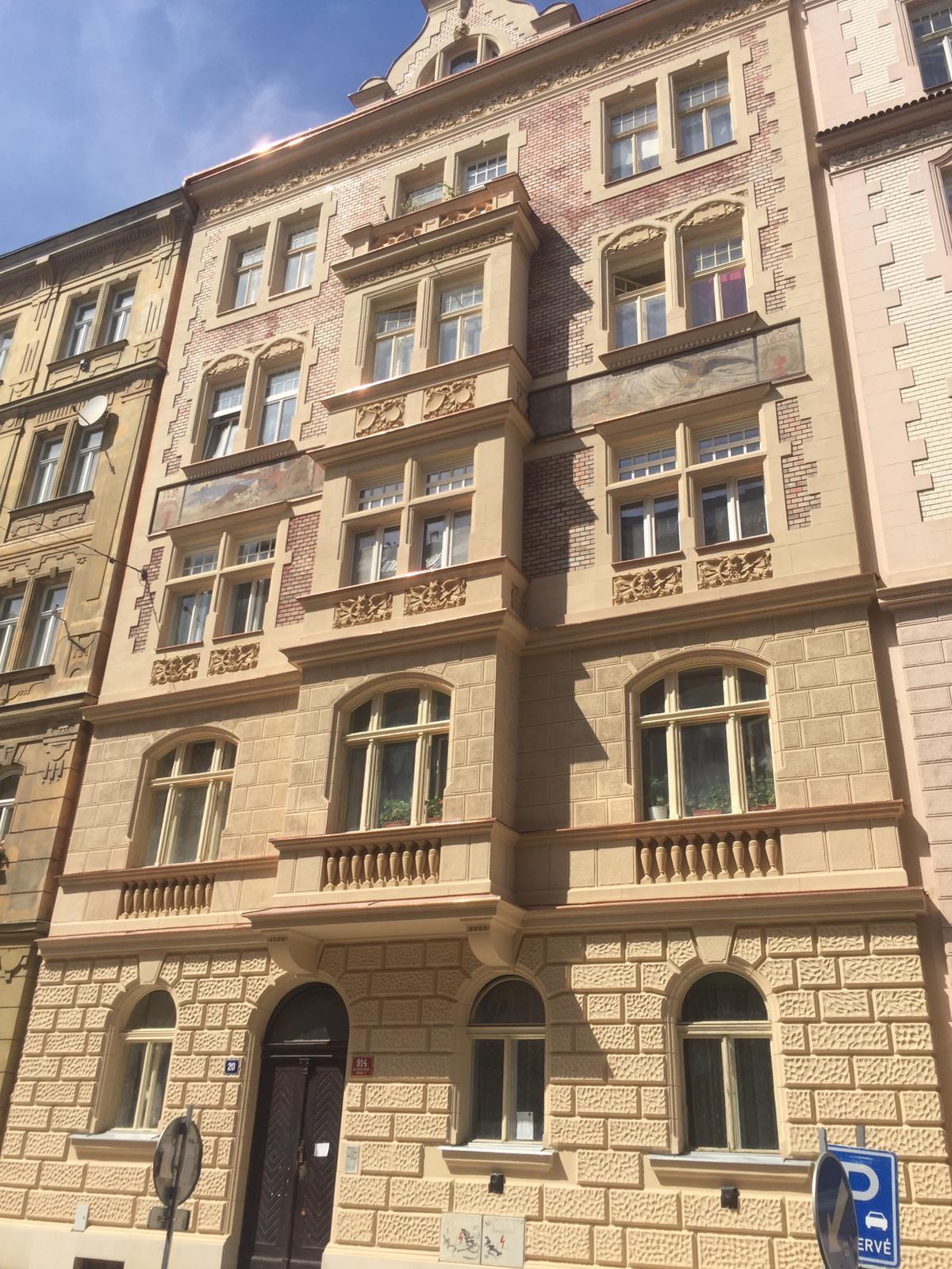 Historická fasáda Praha Sochařská